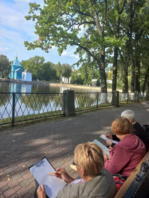 Дзержинские участники проекта «Активное долголетие» вышли на сентябрьский пленэр