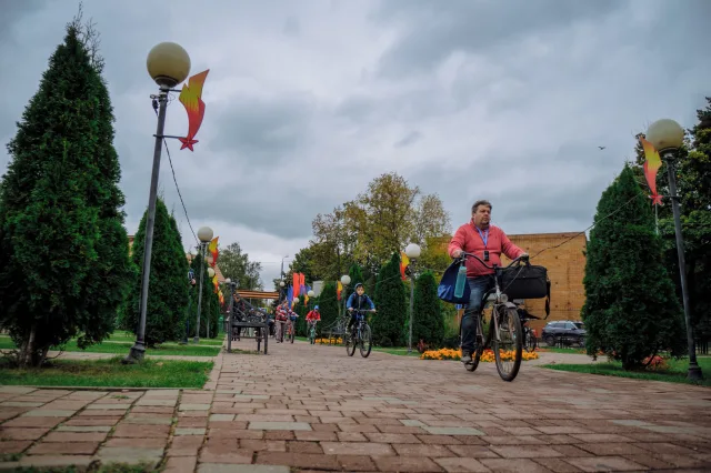 «Единая Россия» организовала велопрогулку по посёлку городского округа Люберцы для семей участников СВО