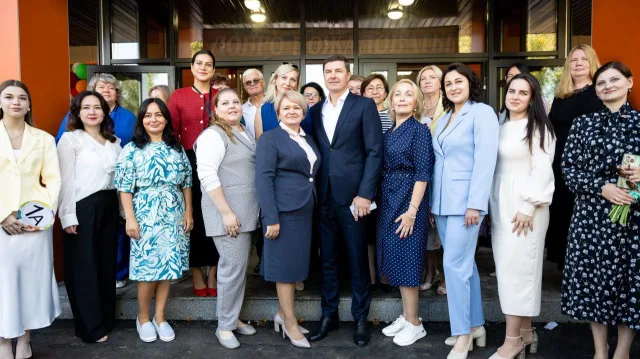 Партийцы Люберец поздравили с профессиональным праздником учителей