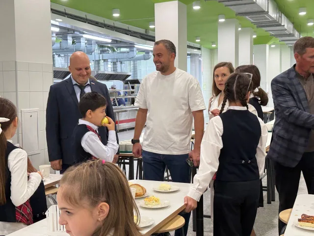 Депутаты окружного Совета проверили качество питания в гимназии №24 Люберец