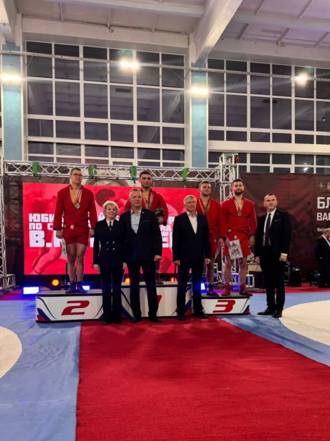 Серебряную и бронзовую медали завоевали люберецкие спортсмены на всероссийских соревнованиях по самбо