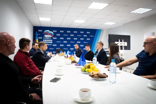 Партия «Единая Россия» поздравила люберецких тренеров с профессиональным праздником