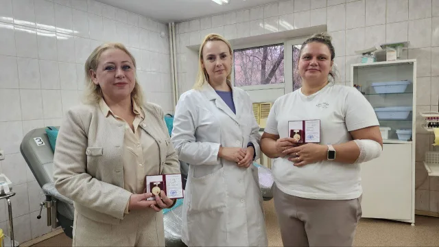 Удостоверение «Почетный донор России» вручили двум жительницам Люберец