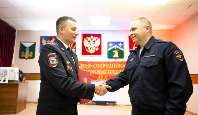 Три сертификата на жильё вручили сотрудникам полиции Люберец