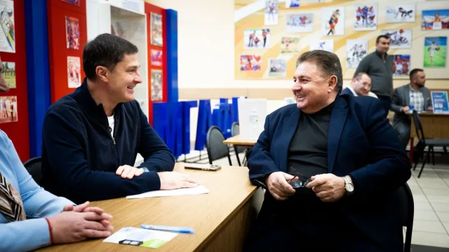 Движение по пешеходному мосту через озеро откроют в Малаховке в декабре 2025 года