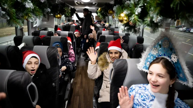 Экскурсионный новогодний автобус начал курсировать в Люберцах