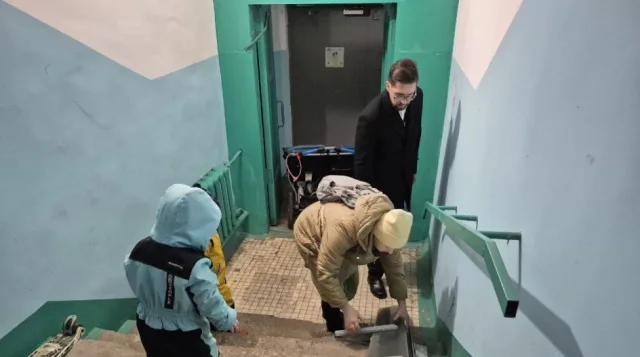 Депутат Алексей Кочетков помог с установкой пандуса в Дзержинском городского округа Люберцы