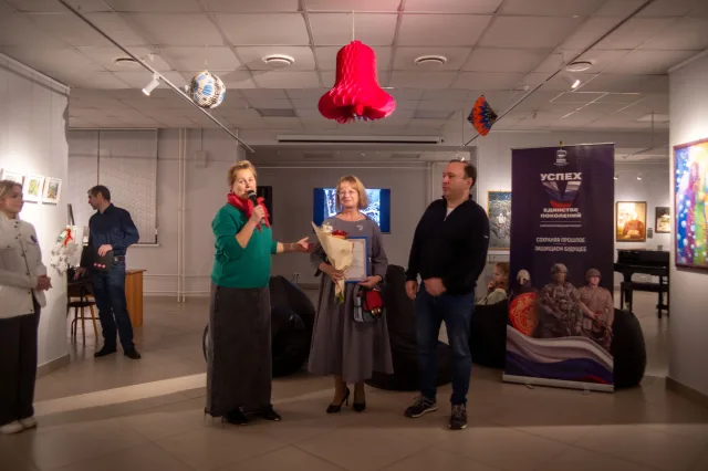 В Люберцах представители «Единой России» поздравили художников с профессиональным праздником