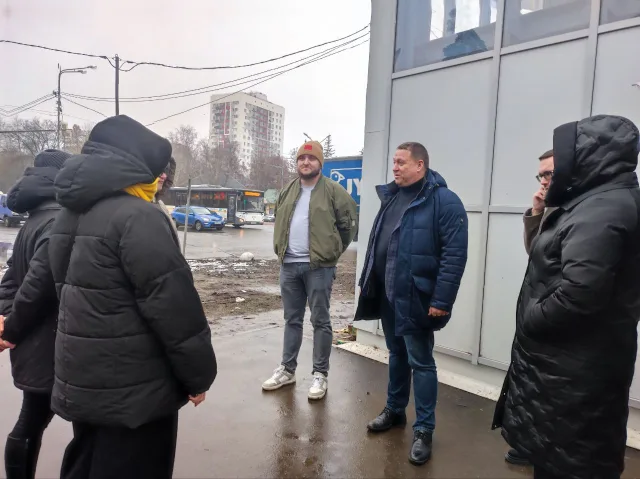 Проверили ход работ строительства надземного пешеходного перехода через Егорьевское шоссе