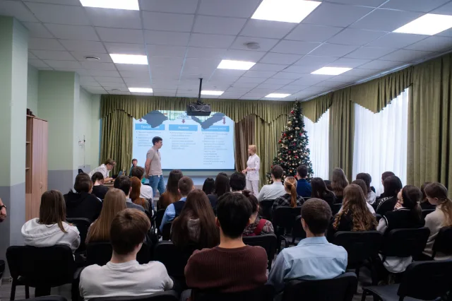 Сторонники «Единой России» научили школьников Малаховки спасать жизни