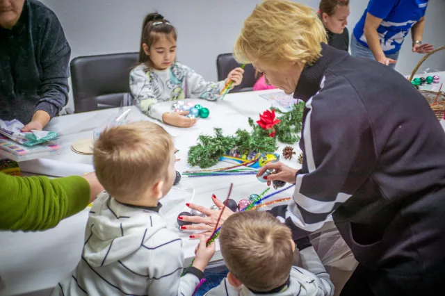 Более 30-ти детей участников СВО приняли участие в новогодних мастер-классах «Единой России» в Люберцах