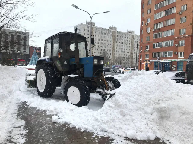 Более 120 кубометров снега вывезли за минувшие сутки люберецкие коммунальщики с территории Дзержинского