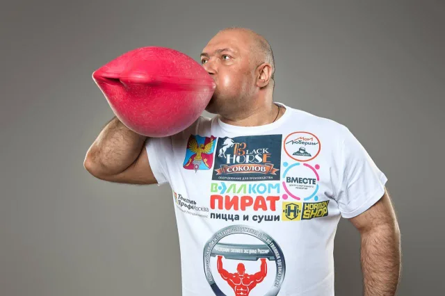 Силач-экстремал Сергей Агаджанян и актёр Андрей Сухин проведут тренировку для воспитанников люберецкой СШОР