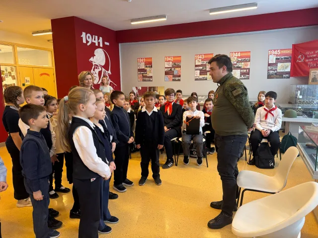 Люберецкие школьники передали письма и поделки участникам СВО