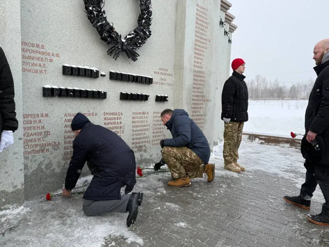 «Вахта памяти» и возложение цветов к стеле «Защитникам Отечества в годы Великой Отечественной войны» прошли в поселке Красково