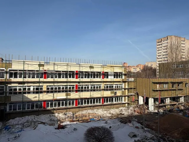 Капремонт корпуса «Интеллект» гимназии №5 в Дзержинском выполнен почти наполовину