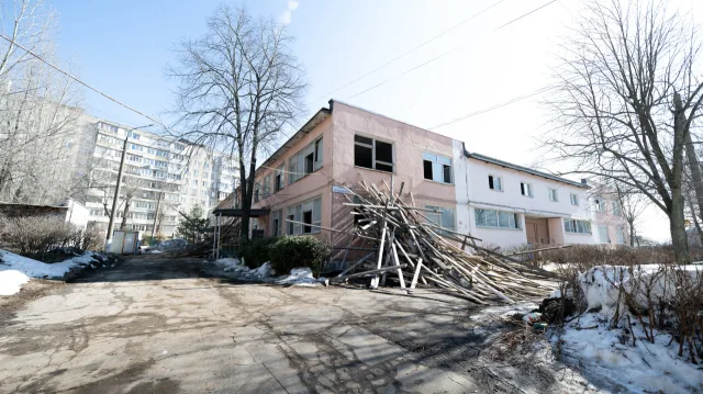 Демонтажные работы ведутся внутри здания дошкольного отделения лицея №3 в Дзержинском