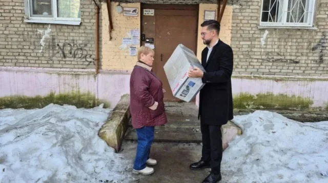 «Единая Россия» помогла жительнице Дзержинского: депутат Алексей Кочетков оперативно решил проблему с газовой колонкой